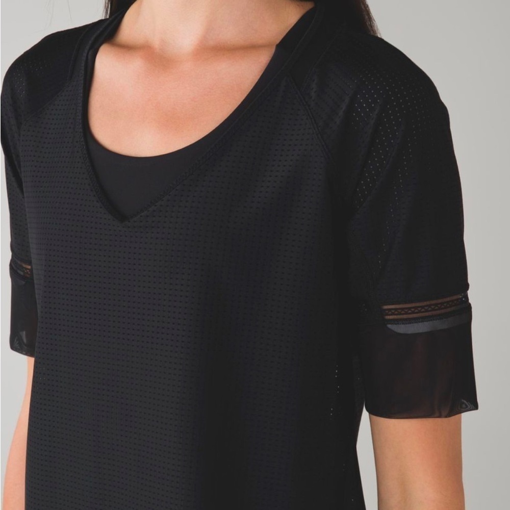 Lululemon • Var-City 1/2 Sleeve Black Mesh Jersey Top - Picture 3 of 10